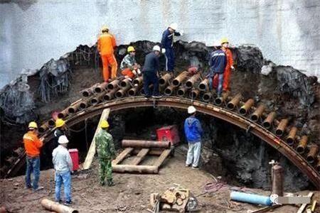 大足隧道钢花管支护案例